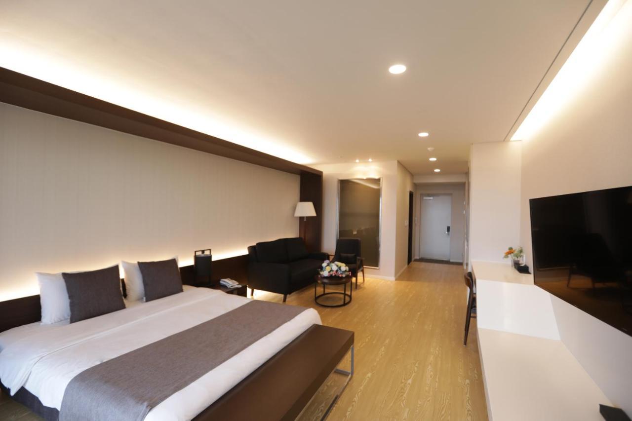 The Qube Resort Jeju Seogwipo Zewnętrze zdjęcie